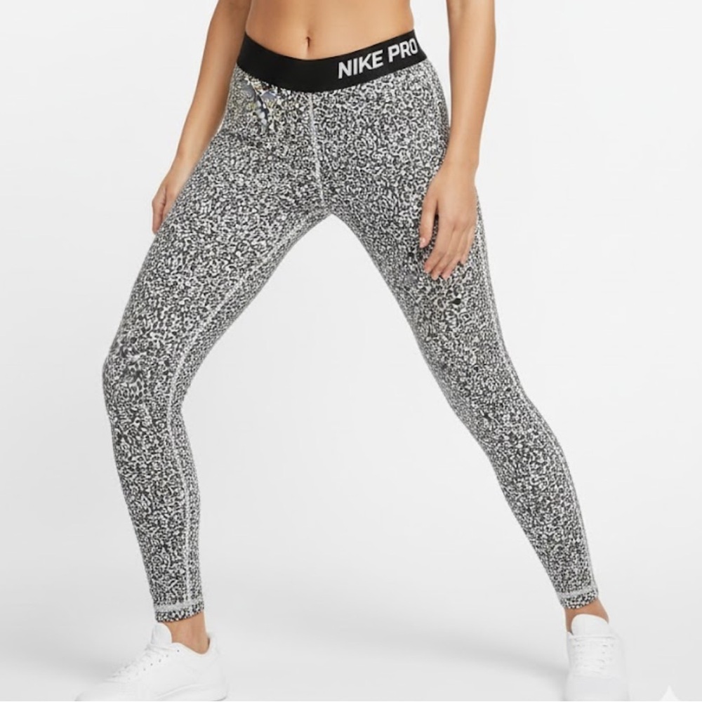 Nike Black and White Patterned Leggings